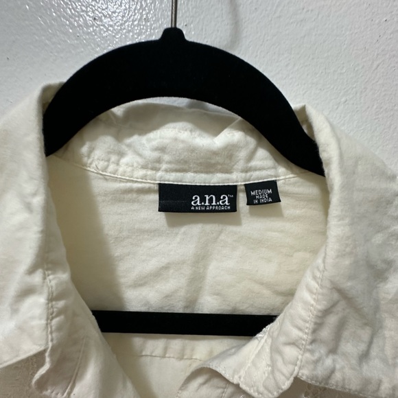 Embroidered button down - Picture 3 of 4